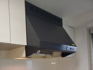 神奈川のキッチン取付け隊　マンションのレンジフードリフォーム術　施工前